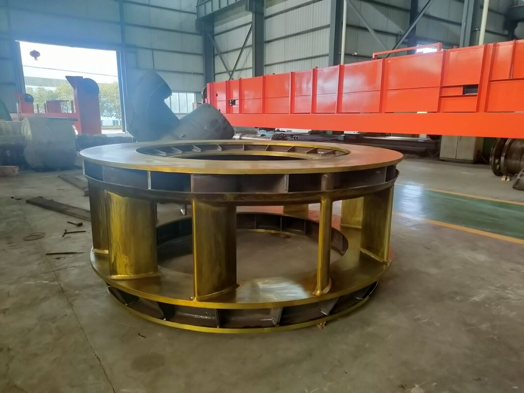 Турбина Каплана с номинальной мощностью 2-50 МВт, оснащенная регулируемыми направляющими лопатками и лопастями из нержавеющей стали для эффективной выработки гидроэлектроэнергии